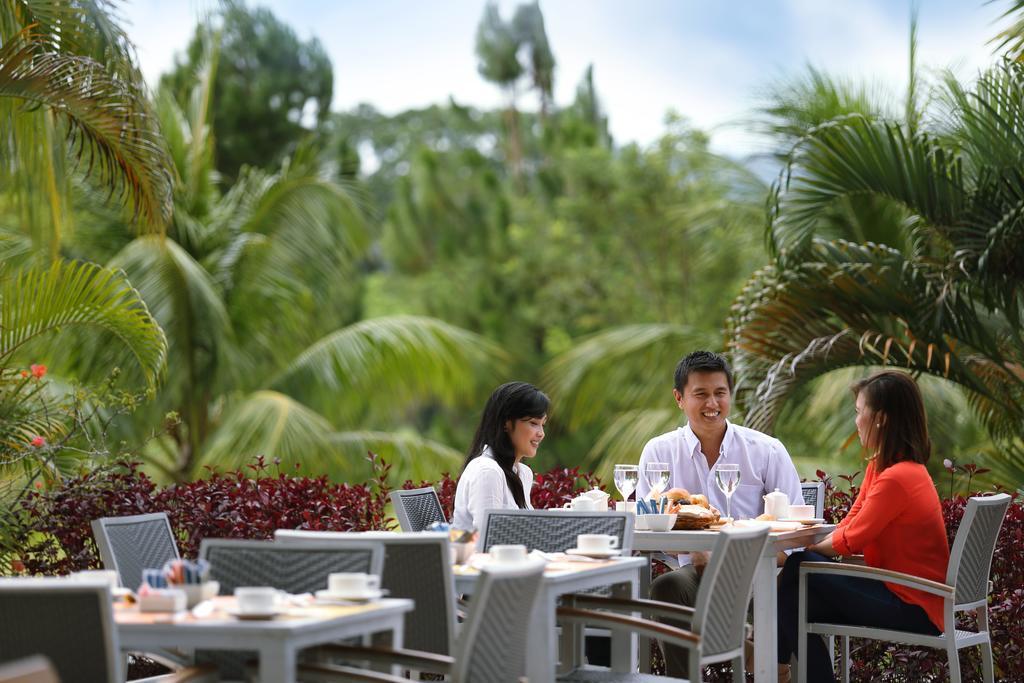 Novotel Manado Golf Resort & Convention Center Exterior photo