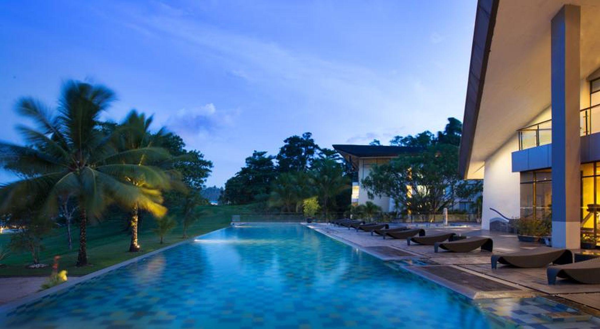 Novotel Manado Golf Resort & Convention Center Exterior photo