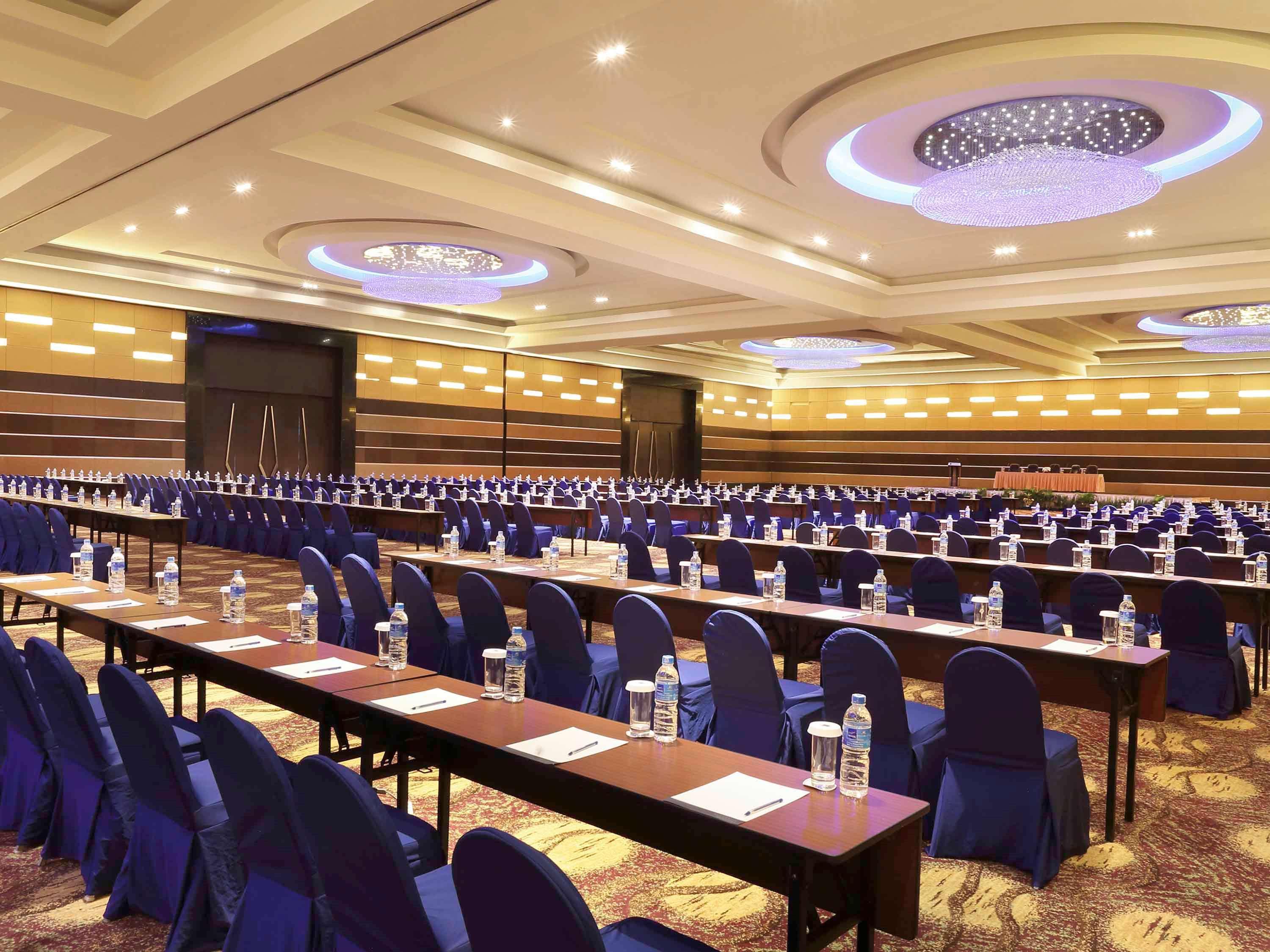 Novotel Manado Golf Resort & Convention Center Exterior photo