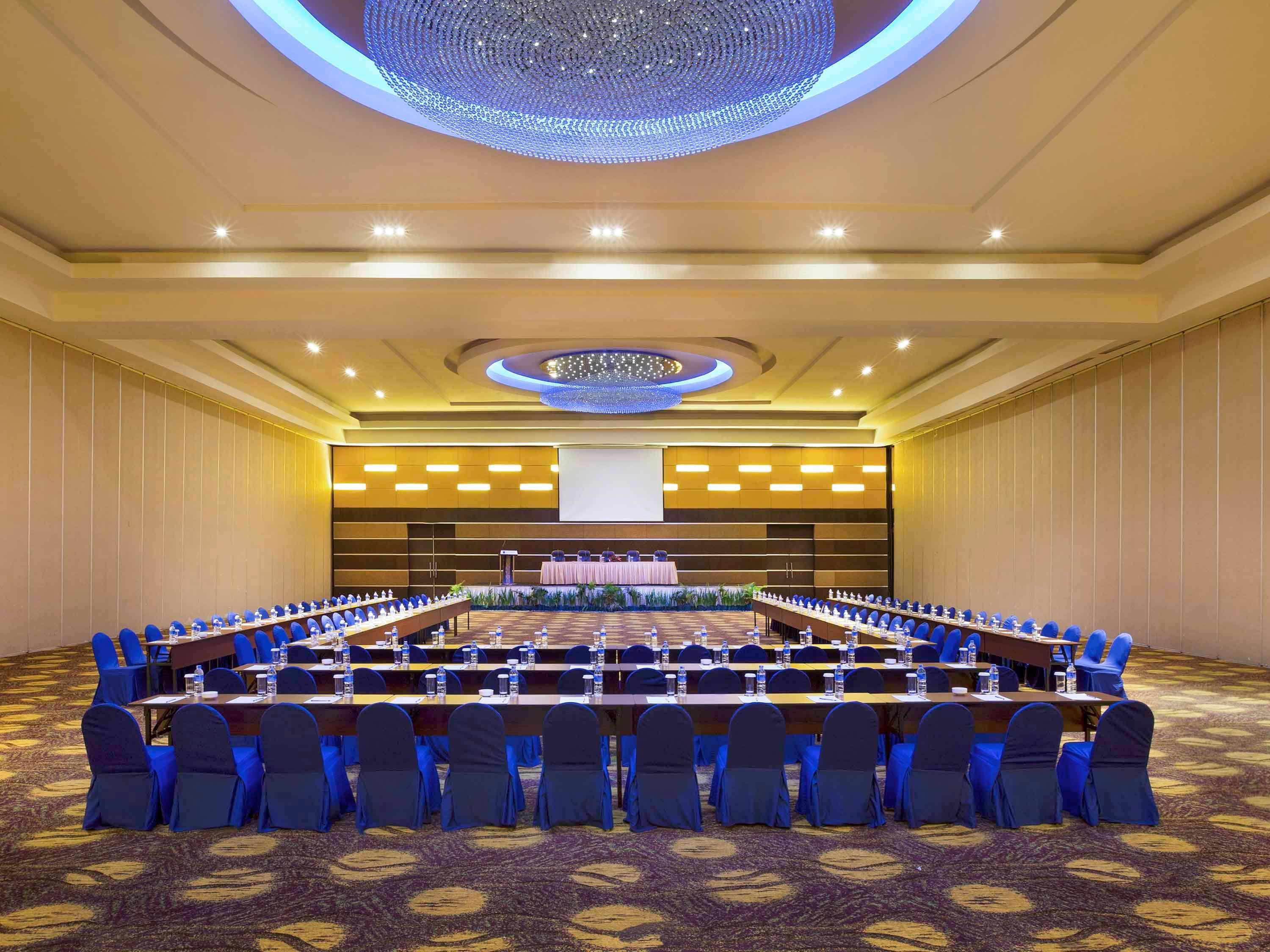 Novotel Manado Golf Resort & Convention Center Exterior photo