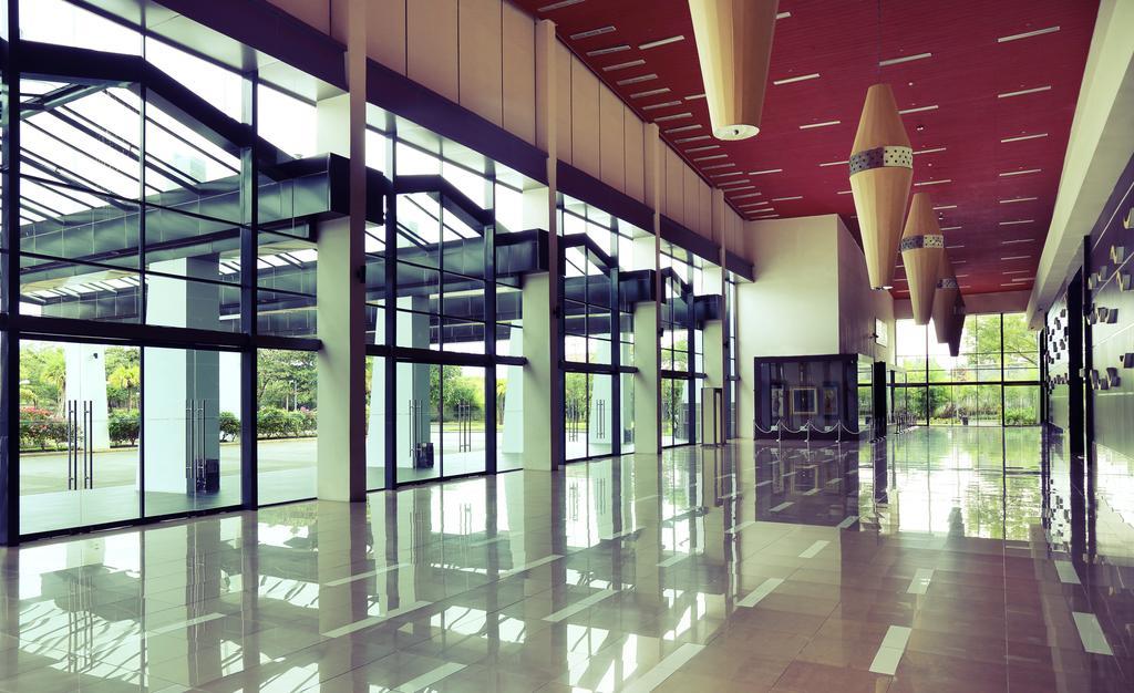 Novotel Manado Golf Resort & Convention Center Exterior photo