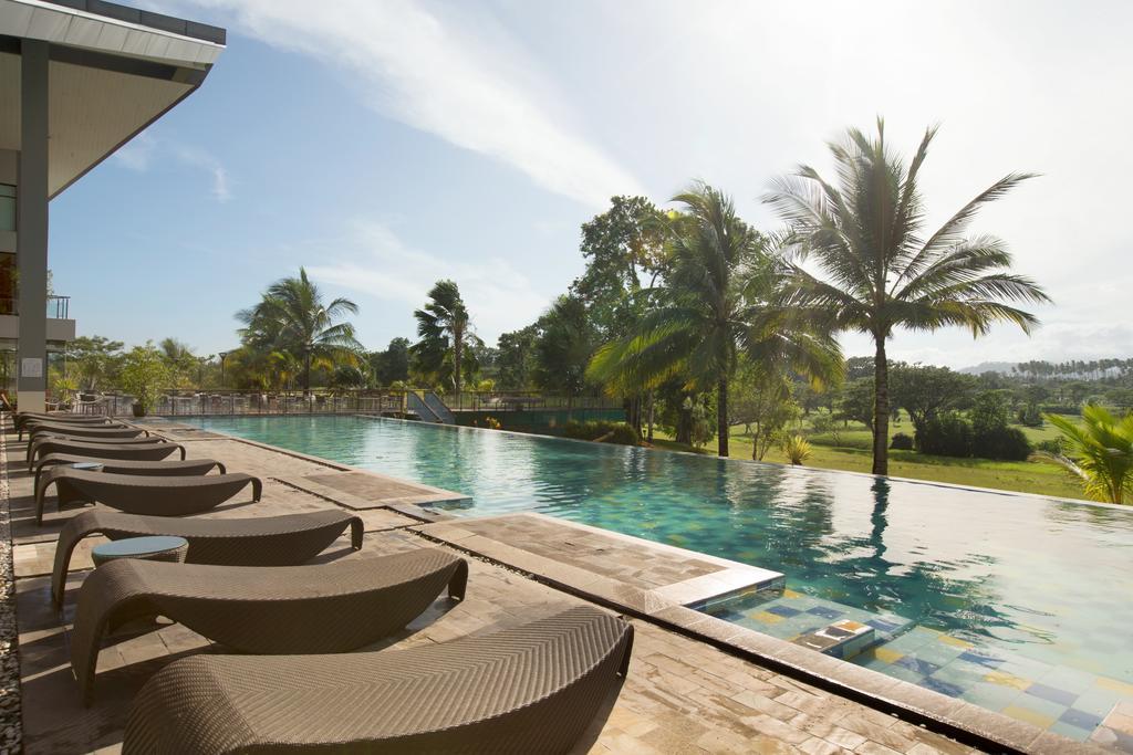 Novotel Manado Golf Resort & Convention Center Exterior photo