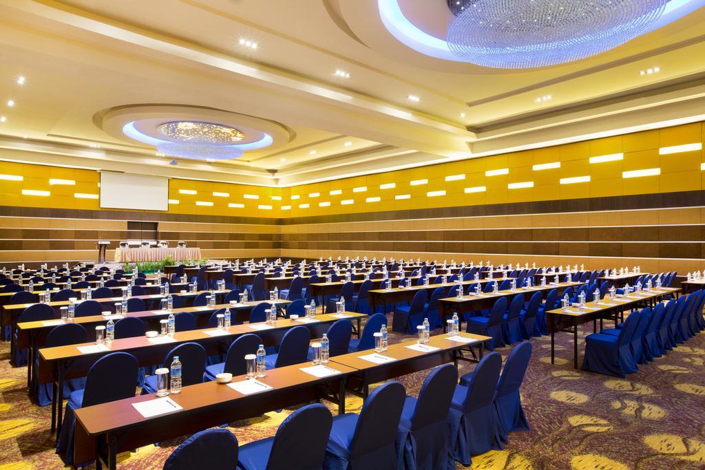Novotel Manado Golf Resort & Convention Center Exterior photo