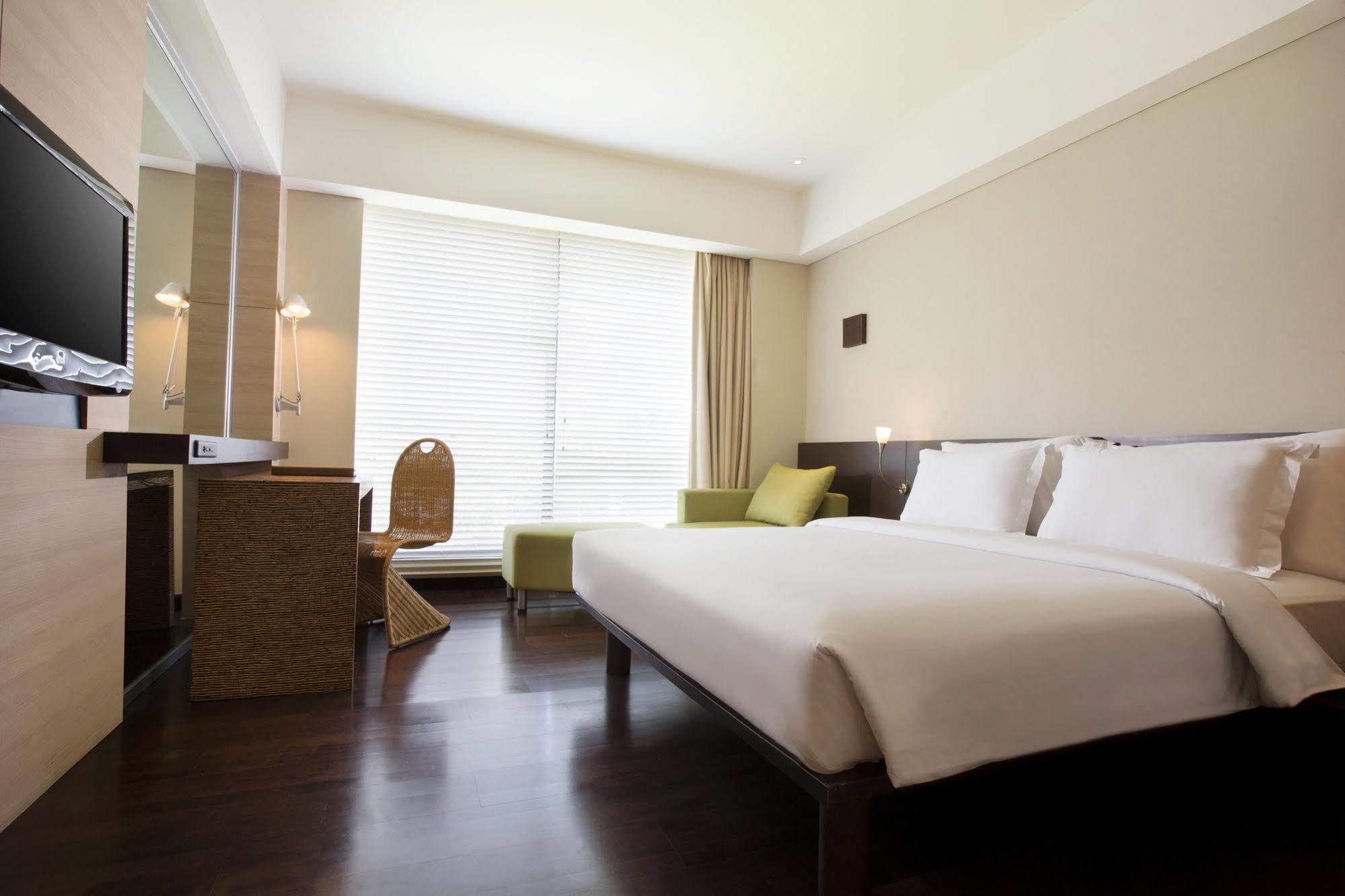 Novotel Manado Golf Resort & Convention Center Exterior photo