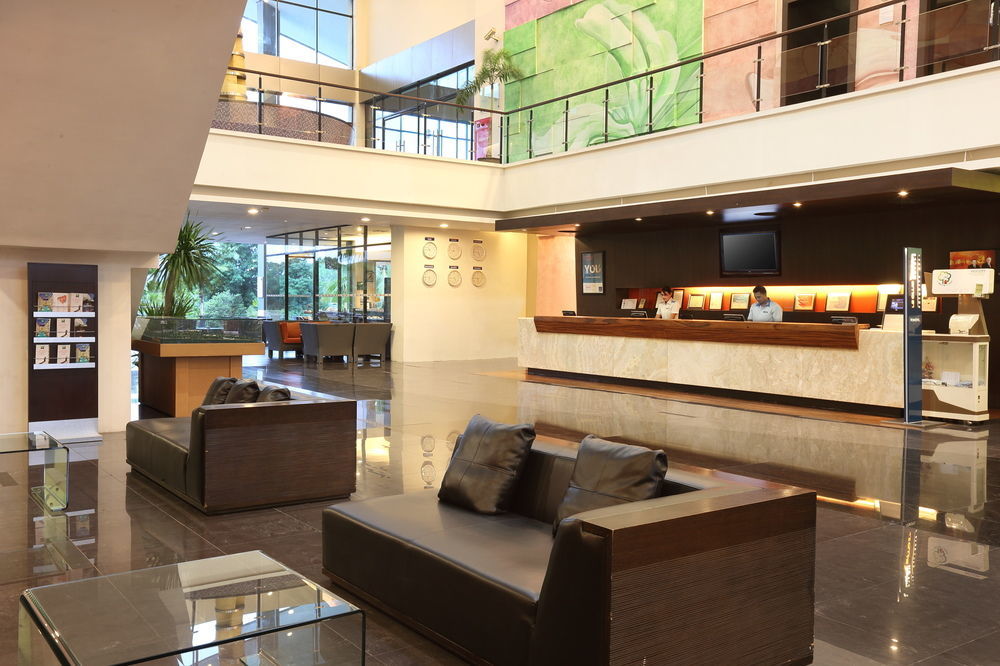 Novotel Manado Golf Resort & Convention Center Exterior photo